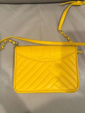NWOT Tory Burch Bright Yellow Quilted Logo Crossbody